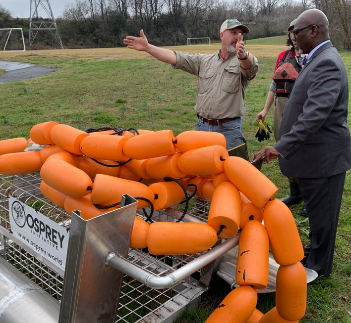 Don Bates explaining the Litter Gitter