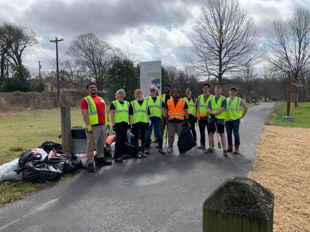 10 volunteers cleaning up a park